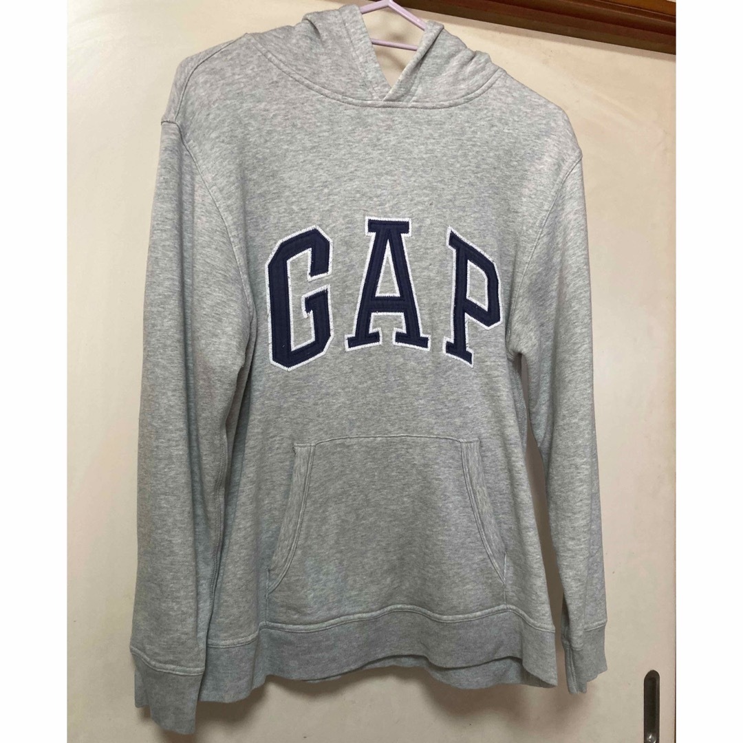 GAP Kids(ギャップキッズ)のGAPkids フード付きパーカー 150cm キッズ/ベビー/マタニティのキッズ服女の子用(90cm~)(Tシャツ/カットソー)の商品写真