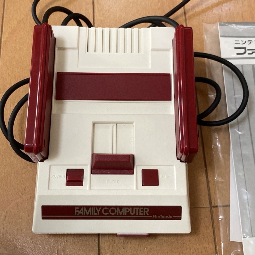 任天堂(ニンテンドウ)の【収納ケース付】ニンテンドークラシックミニ ファミリーコンピュータ エンタメ/ホビーのゲームソフト/ゲーム機本体(家庭用ゲーム機本体)の商品写真