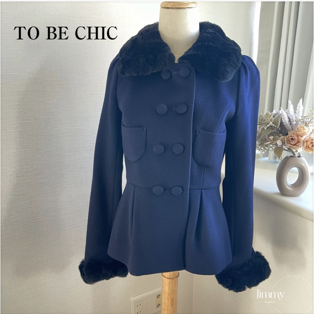 TO BE CHIC(トゥービーシック)の【TO BE CHIC】1点もの　ファー付きカシミヤ混ペプラムコート　ピーコート レディースのジャケット/アウター(ピーコート)の商品写真