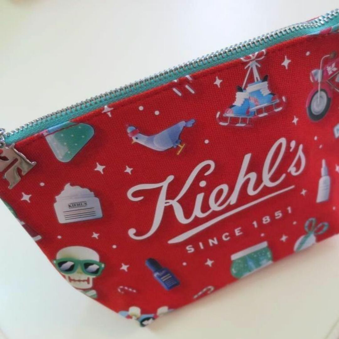 Kiehl's(キールズ)の【新品・未使用】キールズ　ポーチ　レッド レディースのファッション小物(ポーチ)の商品写真