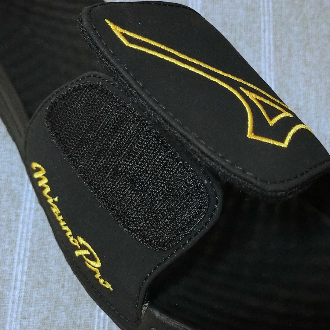 MIZUNO(ミズノ)の27cm ミヅノ　プロサンダル　ブラック黒色　ベルクロ　マジックテープ　ゴールド メンズの靴/シューズ(サンダル)の商品写真