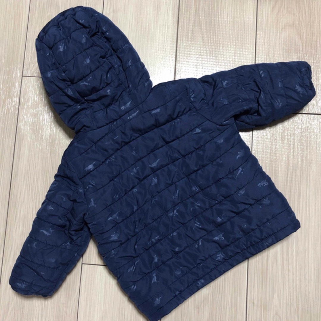 babyGAP(ベビーギャップ)の【Baby gap】恐竜柄アウター　 キッズ/ベビー/マタニティのキッズ服男の子用(90cm~)(ジャケット/上着)の商品写真