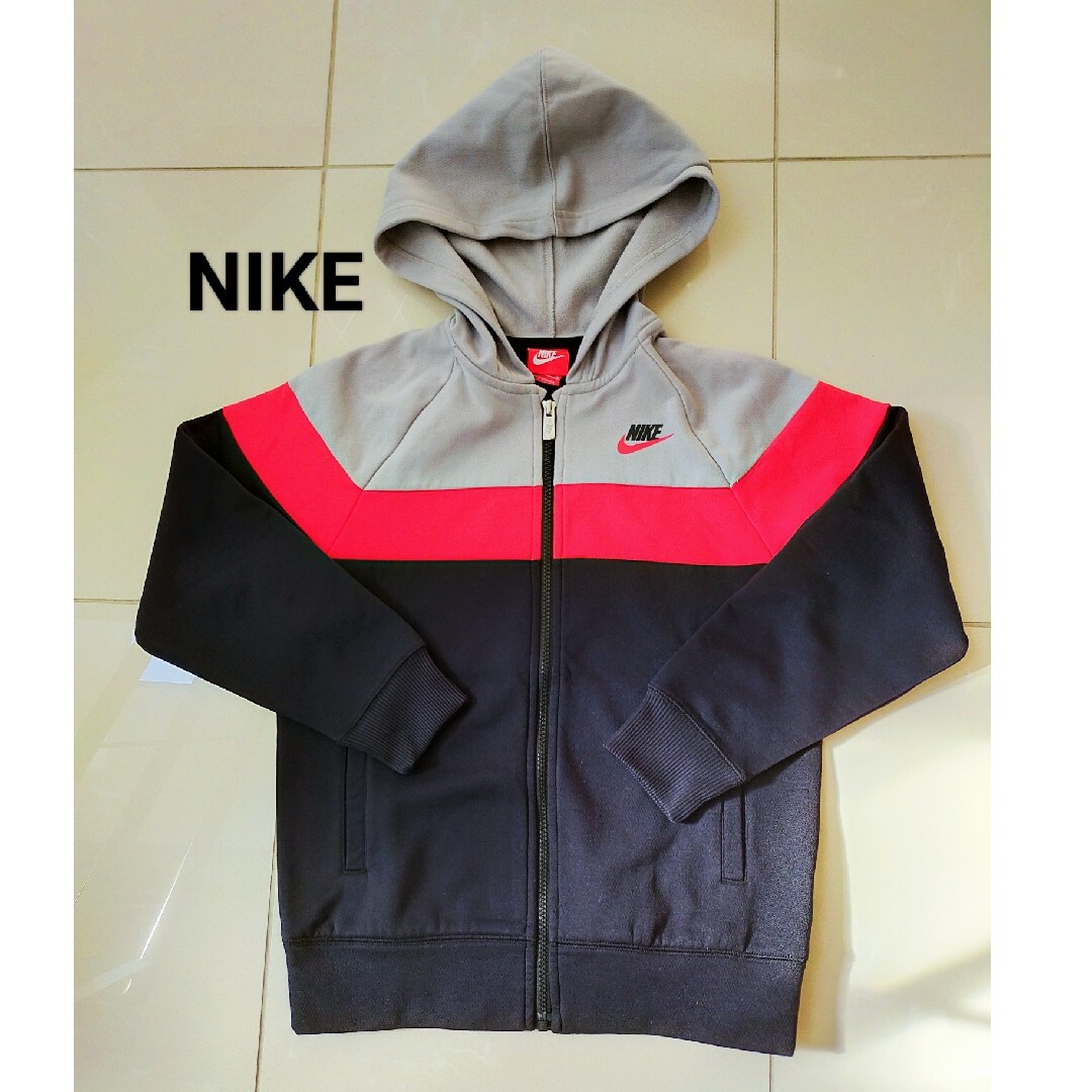 NIKE(ナイキ)のナイキ NIKE  パーカー  M  145cm キッズ/ベビー/マタニティのキッズ服男の子用(90cm~)(ジャケット/上着)の商品写真