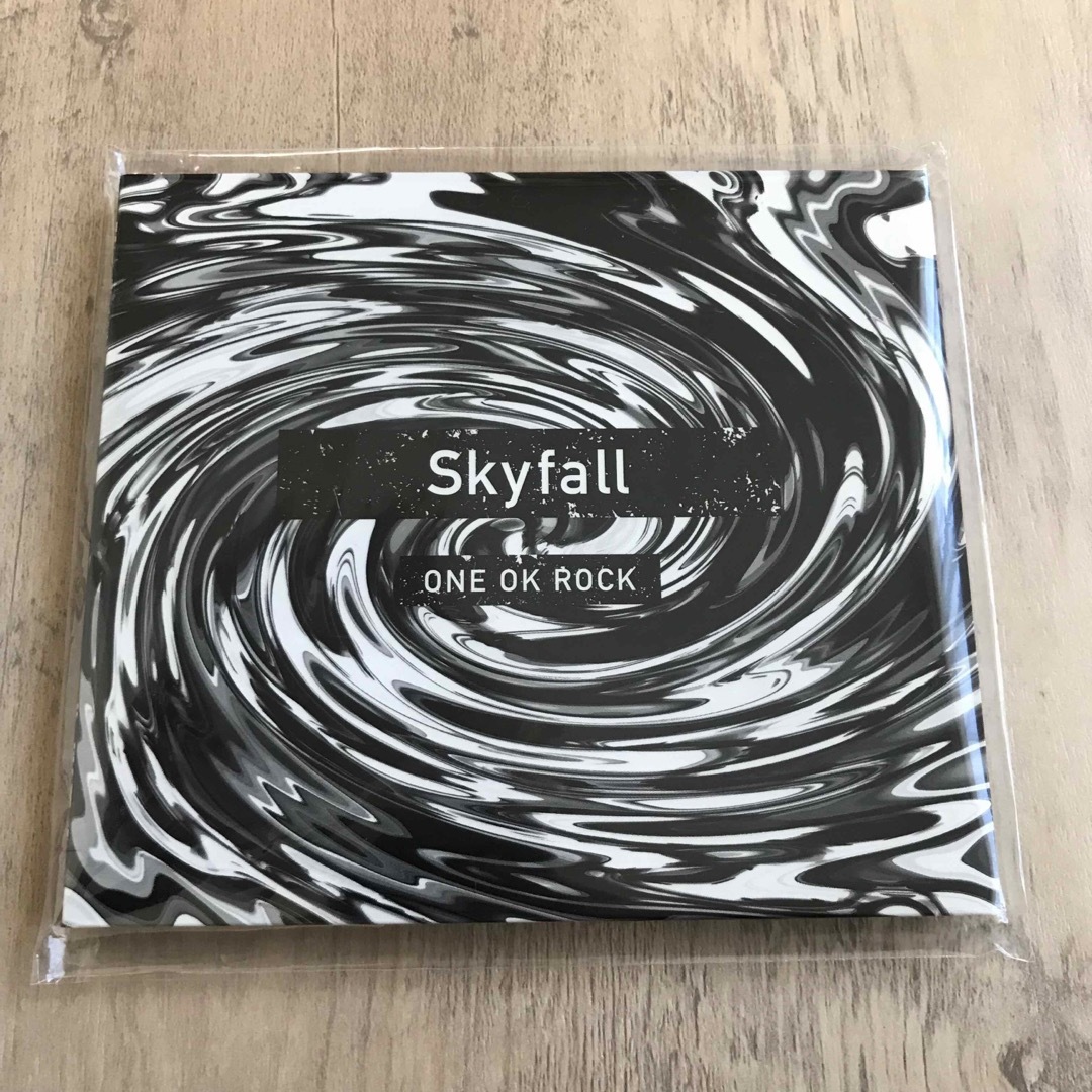 ONE OK ROCK(ワンオクロック)のワンオクロック ワンオク skyfall エンタメ/ホビーのCD(ポップス/ロック(邦楽))の商品写真