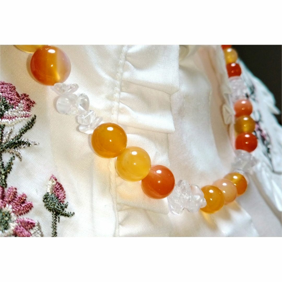 カーネリアンと白水晶のさざれ石の数珠ネックレス（最強の天然石・ヴィンテージ） レディースのアクセサリー(ネックレス)の商品写真