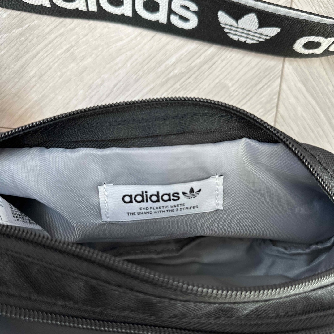 adidas(アディダス)のadidas ボディーバッグ　ウエストポーチ メンズのバッグ(ウエストポーチ)の商品写真