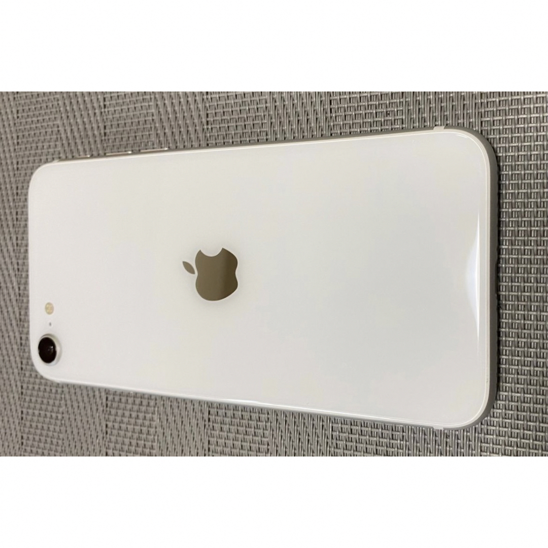 iphone se2 64GB SIMフリー 美品 スマホ/家電/カメラのスマートフォン/携帯電話(スマートフォン本体)の商品写真