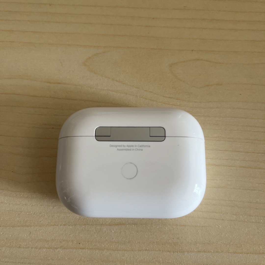 Apple(アップル)のAirPods Pro 第1世代（本体＋両耳） スマホ/家電/カメラのオーディオ機器(ヘッドフォン/イヤフォン)の商品写真