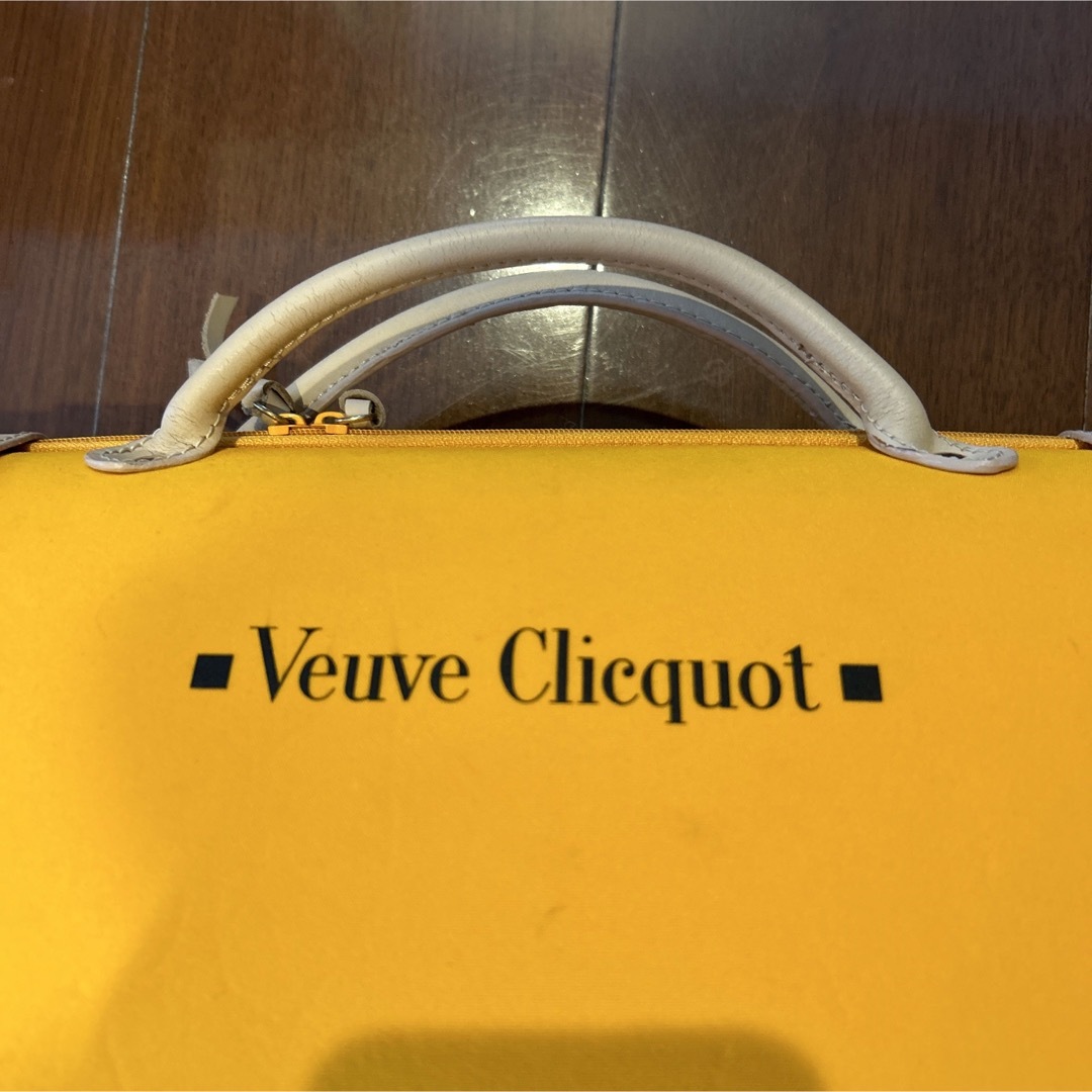 ヴーヴ クリコ(ヴーヴクリコ)のVeuve Clicquot ケース 食品/飲料/酒の酒(シャンパン/スパークリングワイン)の商品写真