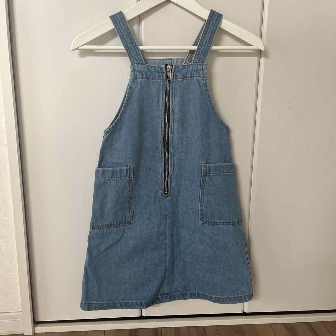 GU(ジーユー)のGU デニムフロントジップサロペットスカート キッズ/ベビー/マタニティのキッズ服女の子用(90cm~)(ワンピース)の商品写真