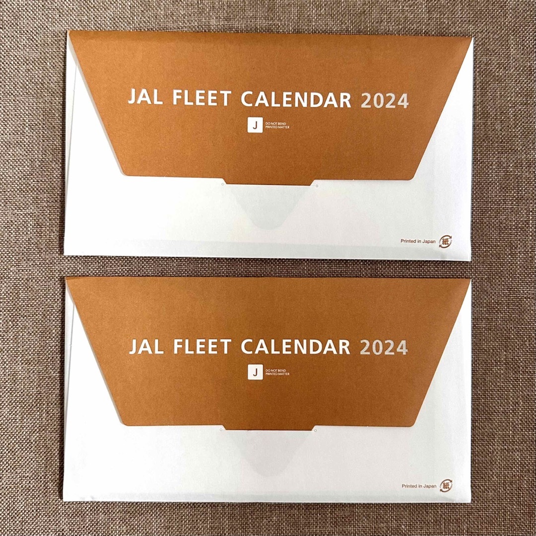 JAL(日本航空)(ジャル(ニホンコウクウ))の【新品・未使用】JAL 卓上カレンダー 2024 日本航空 2冊セット 匿名発送 インテリア/住まい/日用品の文房具(カレンダー/スケジュール)の商品写真