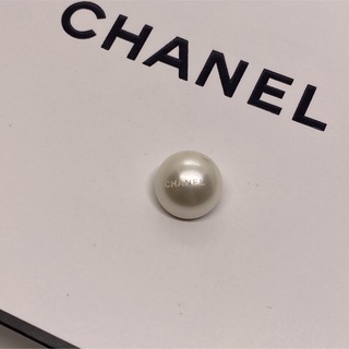 シャネル(CHANEL)の［正規品］CHANEL ヴィンテージ ボタン　フェイクパール　ホワイト系(各種パーツ)