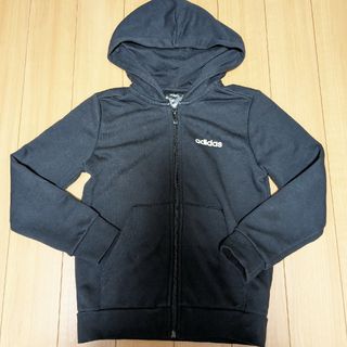 アディダス(adidas)のadidas キッズ　パーカー　黒　130cm(ジャケット/上着)