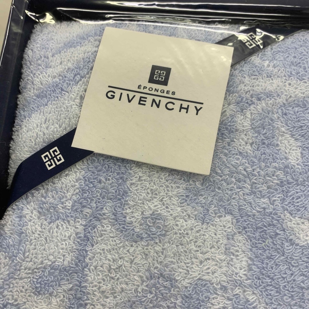 GIVENCHY(ジバンシィ)のジバンシーバスタオル インテリア/住まい/日用品の日用品/生活雑貨/旅行(タオル/バス用品)の商品写真