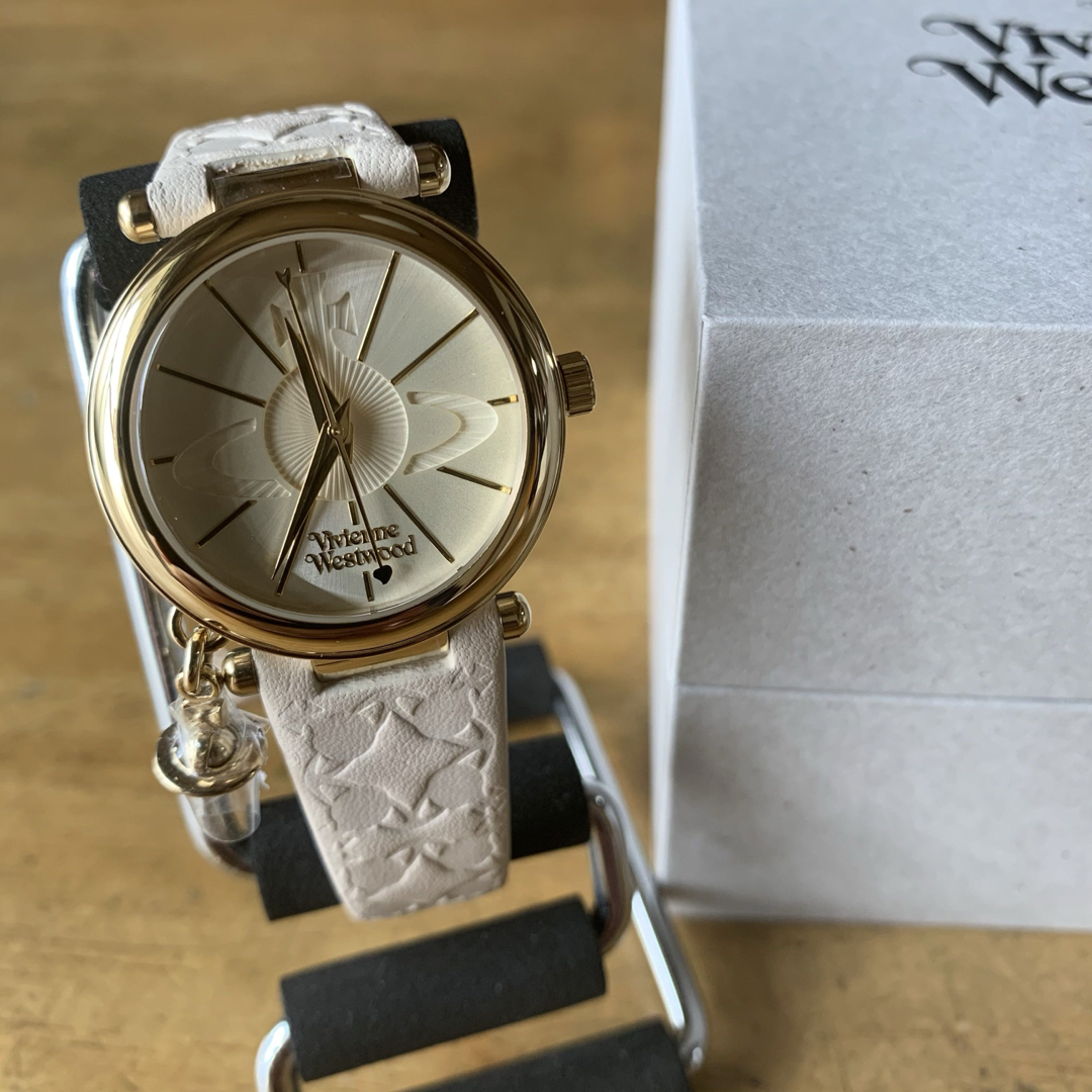新品✨ヴィヴィアン ウエストウッド 腕時計 レディース VV006WHWH