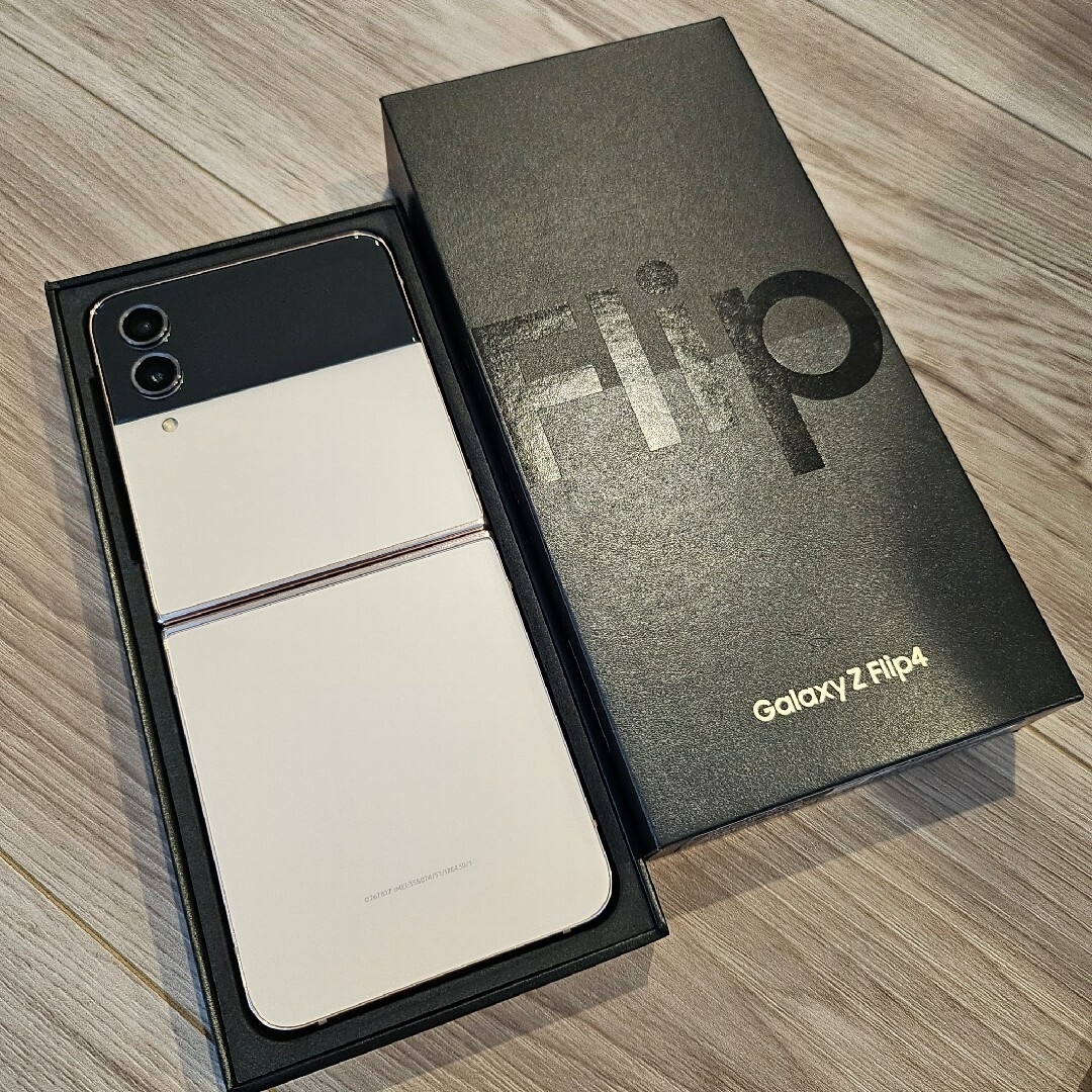 Galaxy Z Flip4 256GB SIMフリー 韓国版- Galaxy Z Flip4 256GB SIMフリー 韓国版-