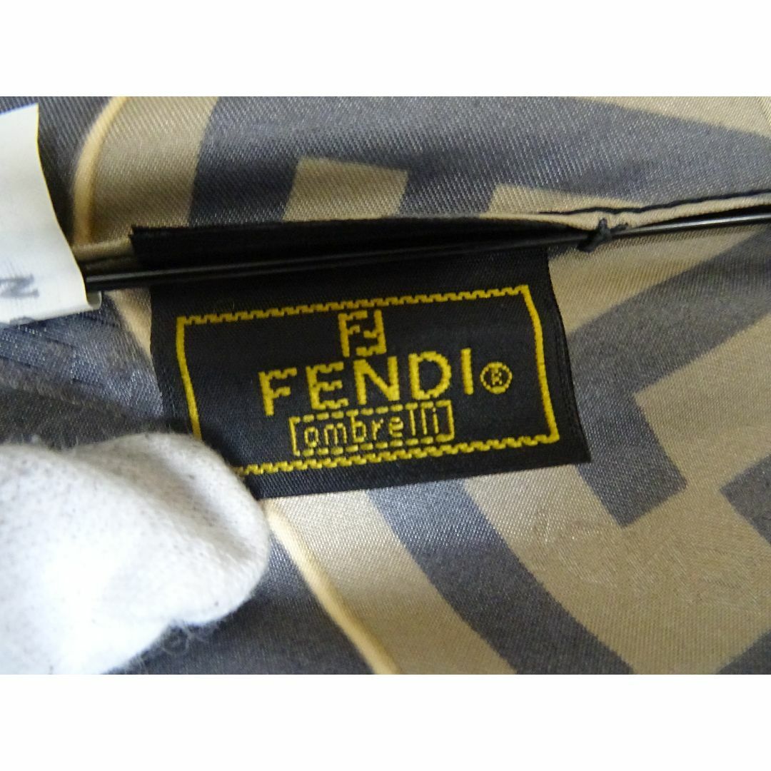 FENDI(フェンディ)のM船005 / FENDI フェンディ ズッカ柄 雨傘 折りたたみ傘 レディースのファッション小物(傘)の商品写真