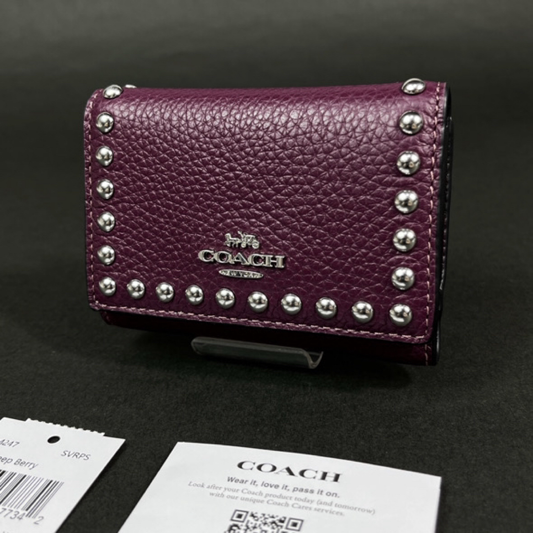 COACH マイクロ リベット 三つ折り財布  CM247 ベリー 新品ファスナー式小銭入れ×1内側