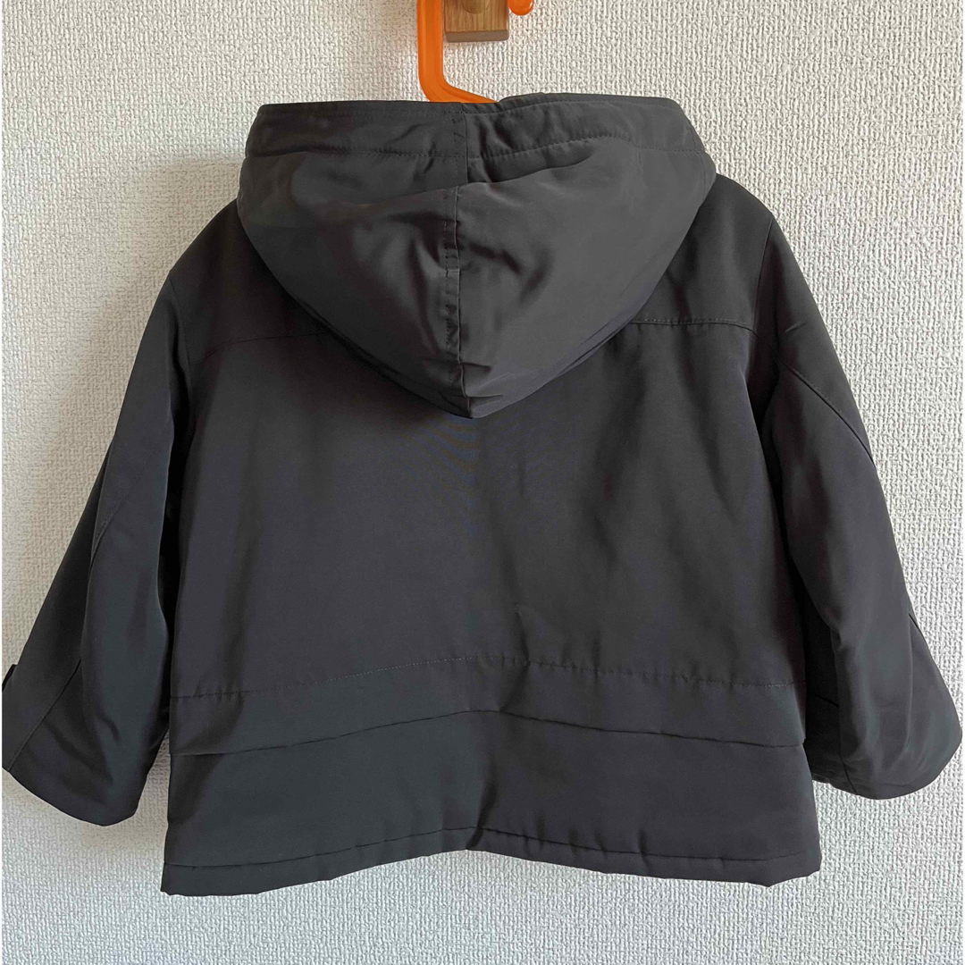 UNIQLO(ユニクロ)のUNIQLO White Mountaineering 黒 110サイズ キッズ/ベビー/マタニティのキッズ服男の子用(90cm~)(ジャケット/上着)の商品写真