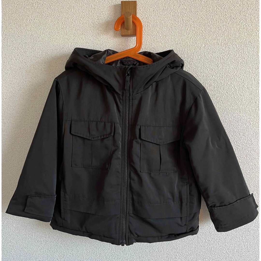 UNIQLO(ユニクロ)のUNIQLO White Mountaineering 黒 110サイズ キッズ/ベビー/マタニティのキッズ服男の子用(90cm~)(ジャケット/上着)の商品写真