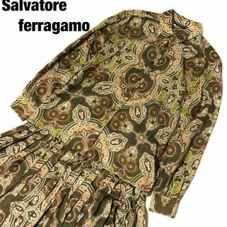 サルヴァトーレフェラガモ(Salvatore Ferragamo)のサルヴァトーレフェラガモ　スカートスーツ　マルチカラー　46　46　総柄　シルク(スーツ)