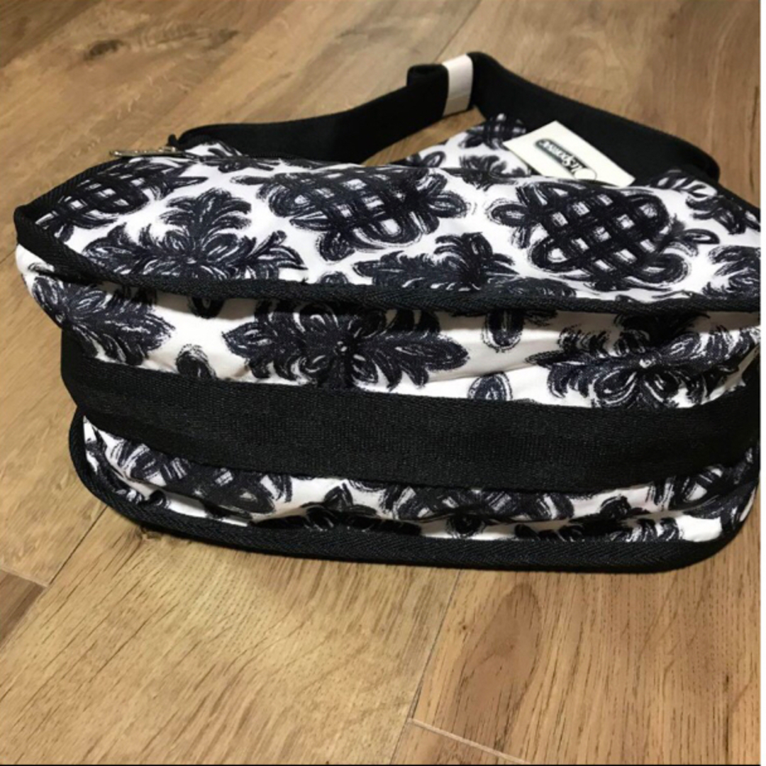 LeSportsac(レスポートサック)の未使用レスポートサック CLASSIC HOBO レディースのバッグ(ショルダーバッグ)の商品写真