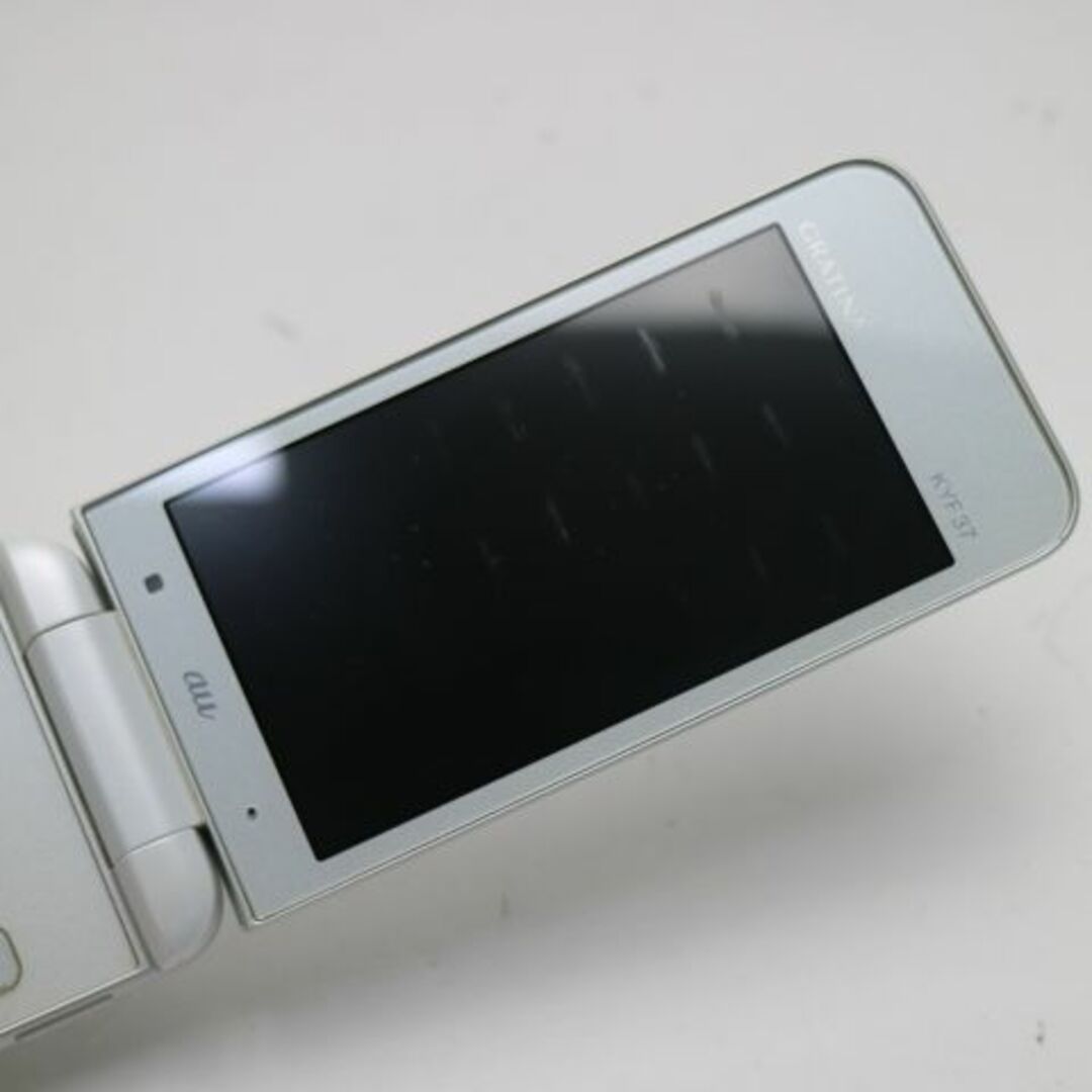 京セラ(キョウセラ)のGRATINA KYF37 ホワイト    スマホ/家電/カメラのスマートフォン/携帯電話(携帯電話本体)の商品写真