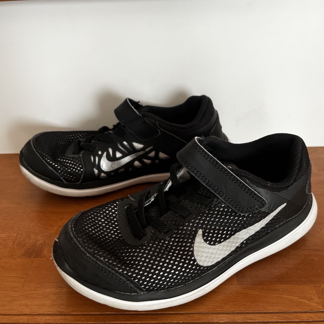 NIKE(ナイキ)のNIKE【19センチ】キッズ　スニーカー　マジックテープ キッズ/ベビー/マタニティのキッズ靴/シューズ(15cm~)(スニーカー)の商品写真