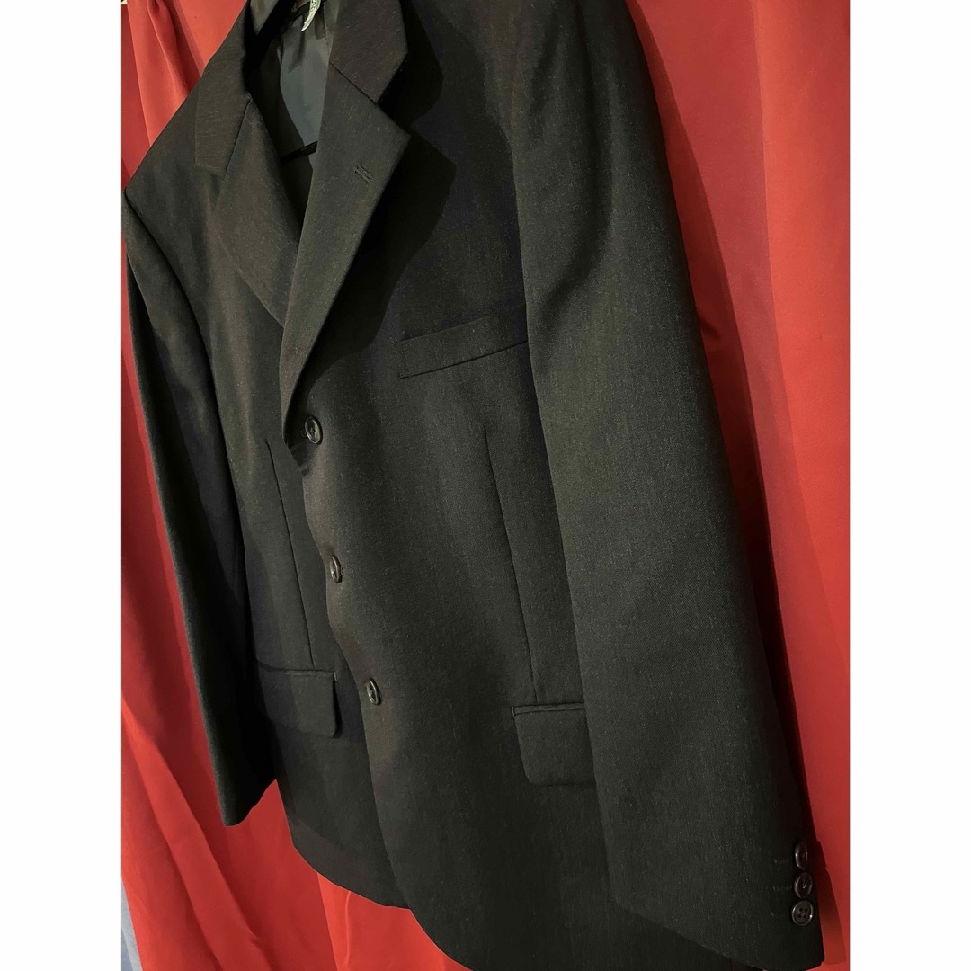 青山(アオヤマ)のJOHN MASSHU クリーニング済　冬用3ボタンジャケット　濃灰　B4サイズ メンズのジャケット/アウター(テーラードジャケット)の商品写真