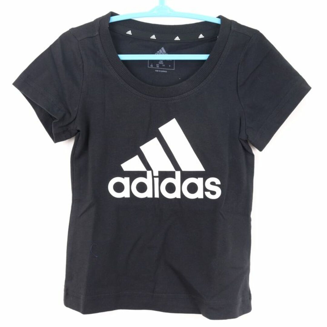 adidas(アディダス)のアディダス 半袖Tシャツ インナーシャツ スポーツウエア― 胸プリント 綿100% 黒 キッズ 男の子用 120サイズ ブラック adidas キッズ/ベビー/マタニティのキッズ服男の子用(90cm~)(Tシャツ/カットソー)の商品写真