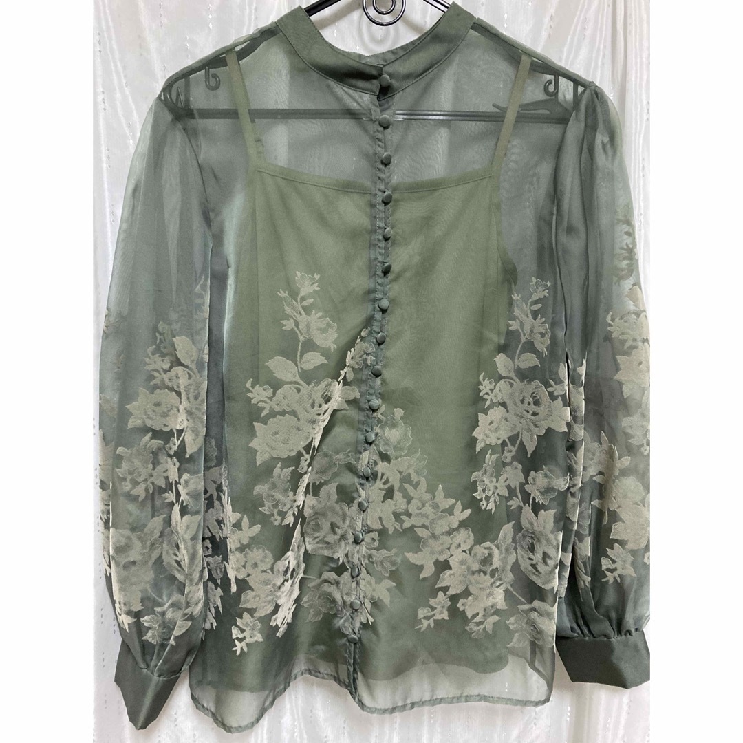 Ameri VINTAGE(アメリヴィンテージ)のAMERI VINTAGE / 2WAY HAZE FLOWER BLOUSE レディースのトップス(シャツ/ブラウス(長袖/七分))の商品写真