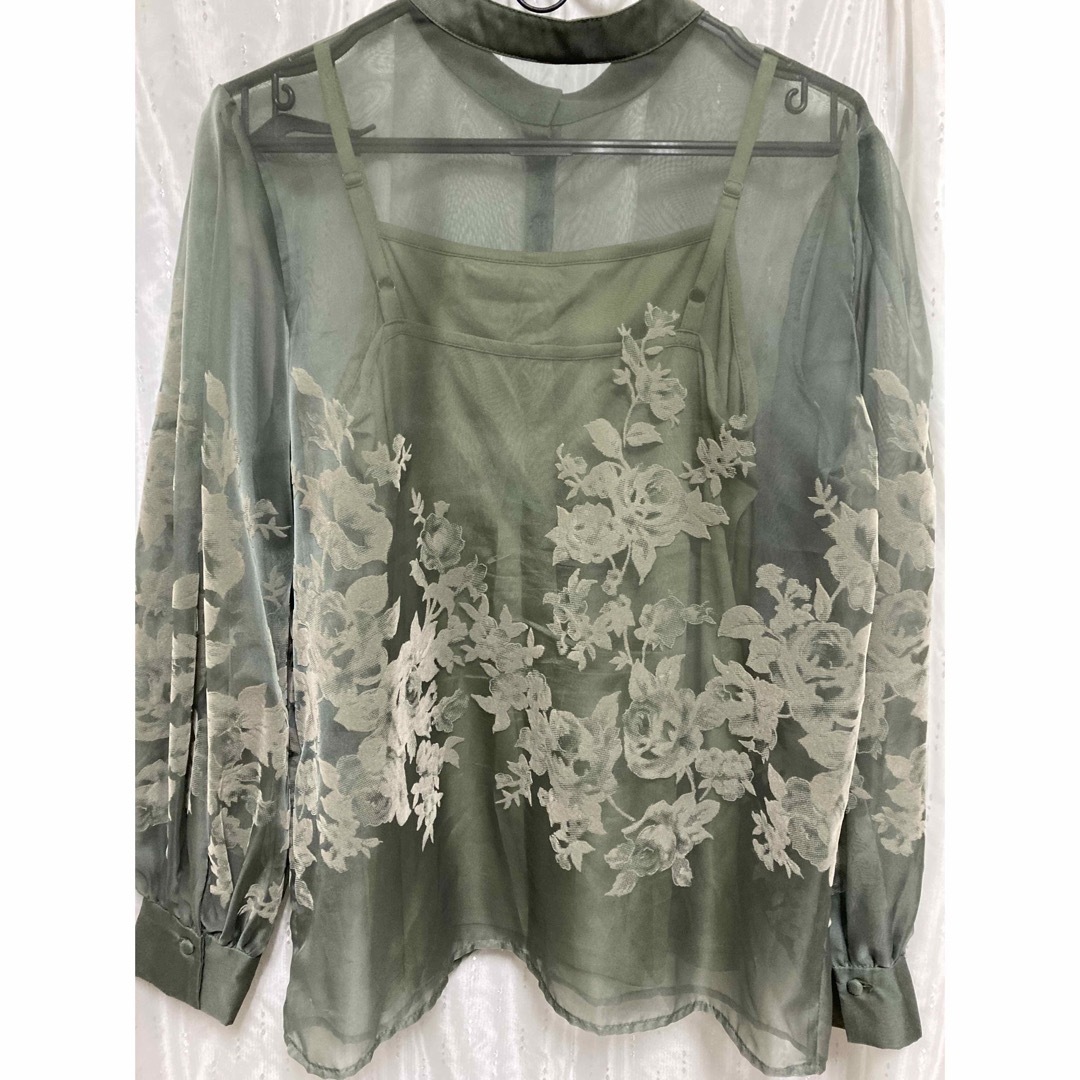 Ameri VINTAGE(アメリヴィンテージ)のAMERI VINTAGE / 2WAY HAZE FLOWER BLOUSE レディースのトップス(シャツ/ブラウス(長袖/七分))の商品写真