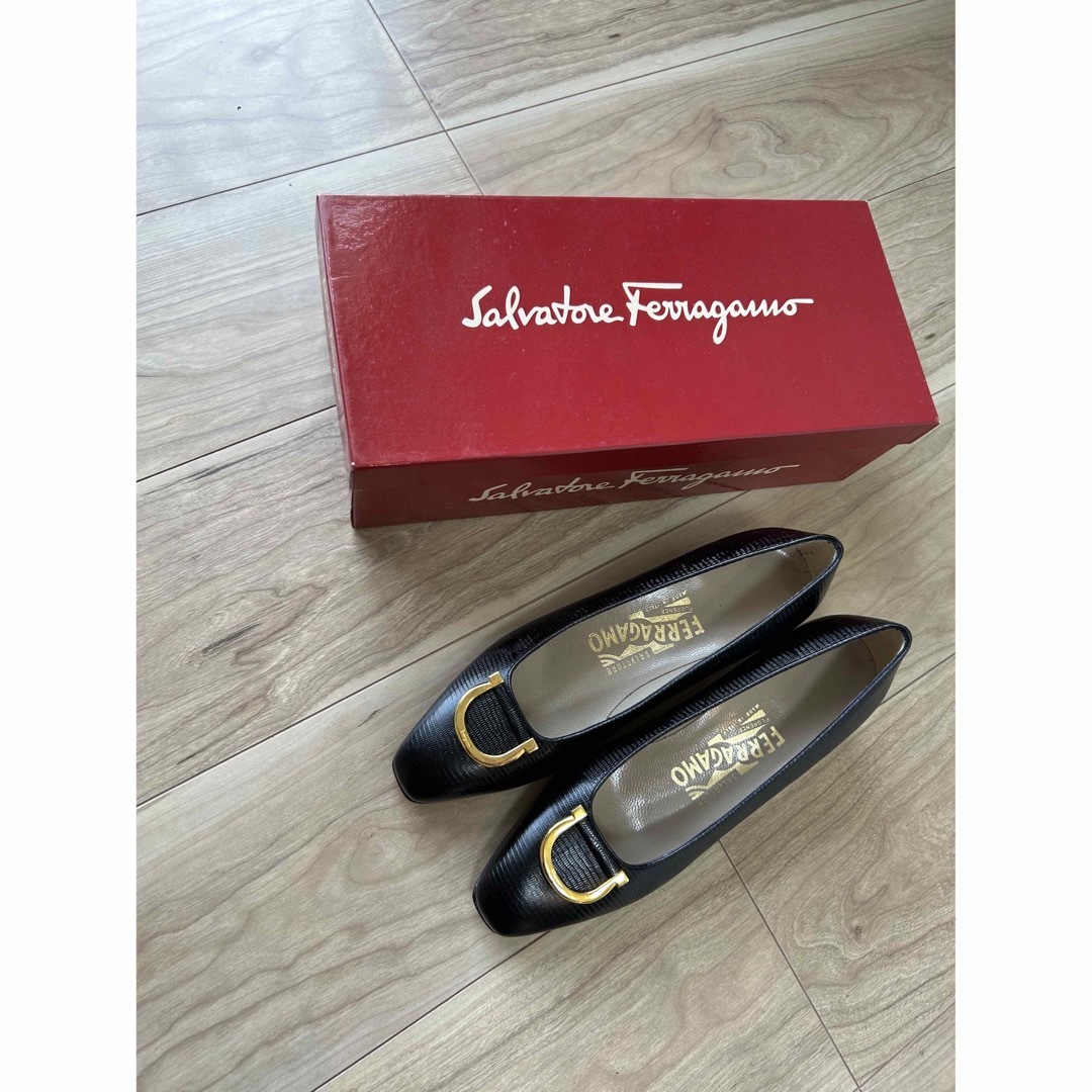 Salvatore Ferragamo(サルヴァトーレフェラガモ)のフェラガモ nero 22.5 6B 靴 レディース パンプス レディースの靴/シューズ(ハイヒール/パンプス)の商品写真