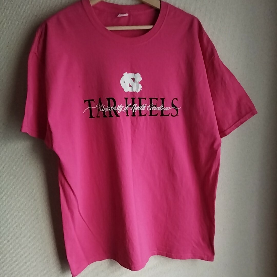 Hanes(ヘインズ)の【古着】ヘインズ　Tシャツ　ピンク　XLサイズ　TAR HEELS レディースのトップス(Tシャツ(半袖/袖なし))の商品写真