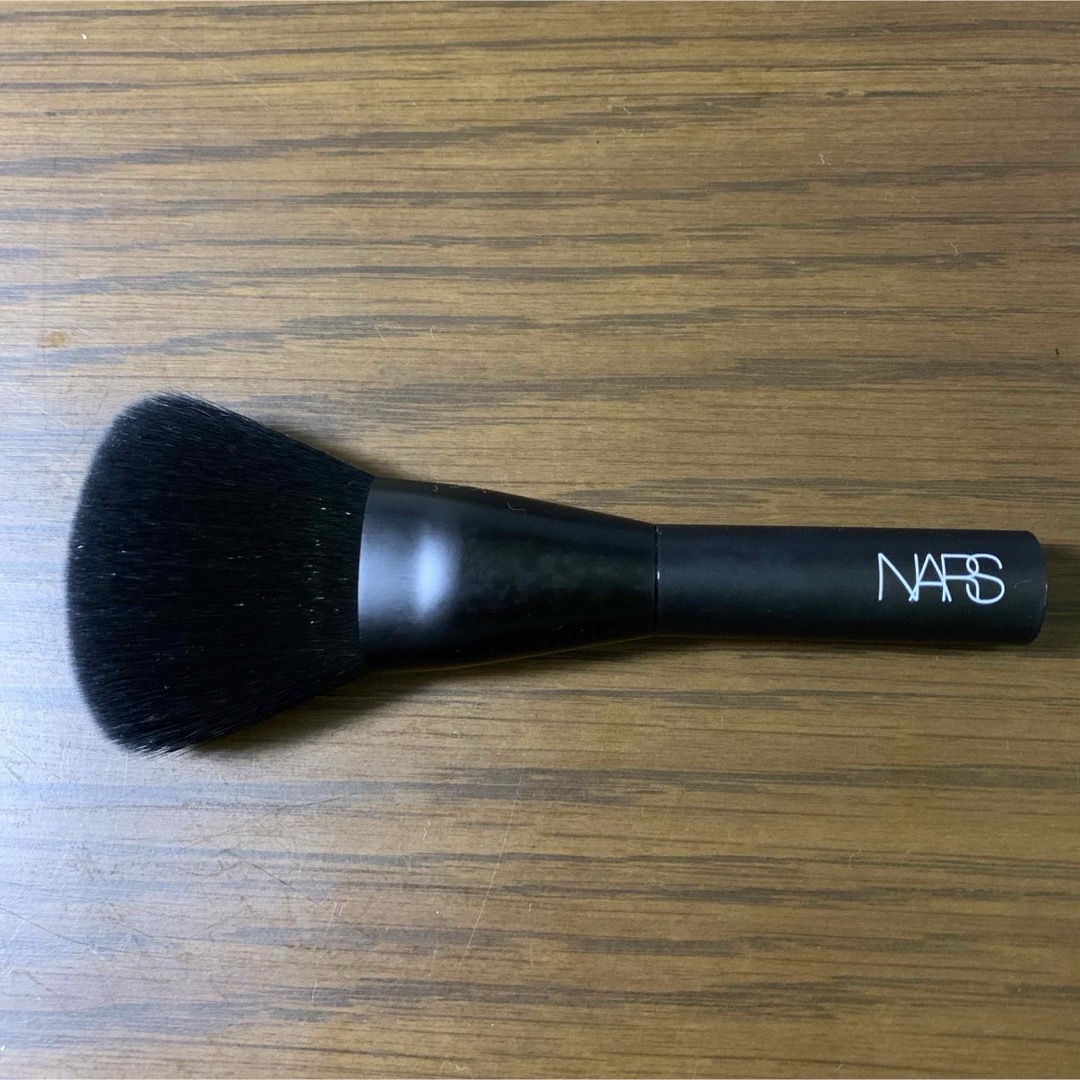 NARS(ナーズ)のNARS パウダーブラシ コスメ/美容のメイク道具/ケアグッズ(チーク/フェイスブラシ)の商品写真