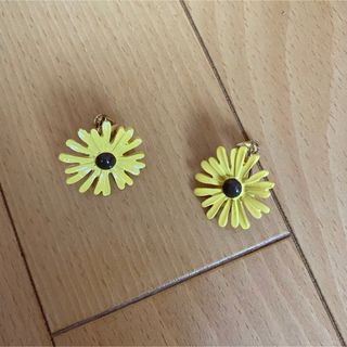 フラワー(flower)のレモンイエローのお花イヤリング(イヤリング)