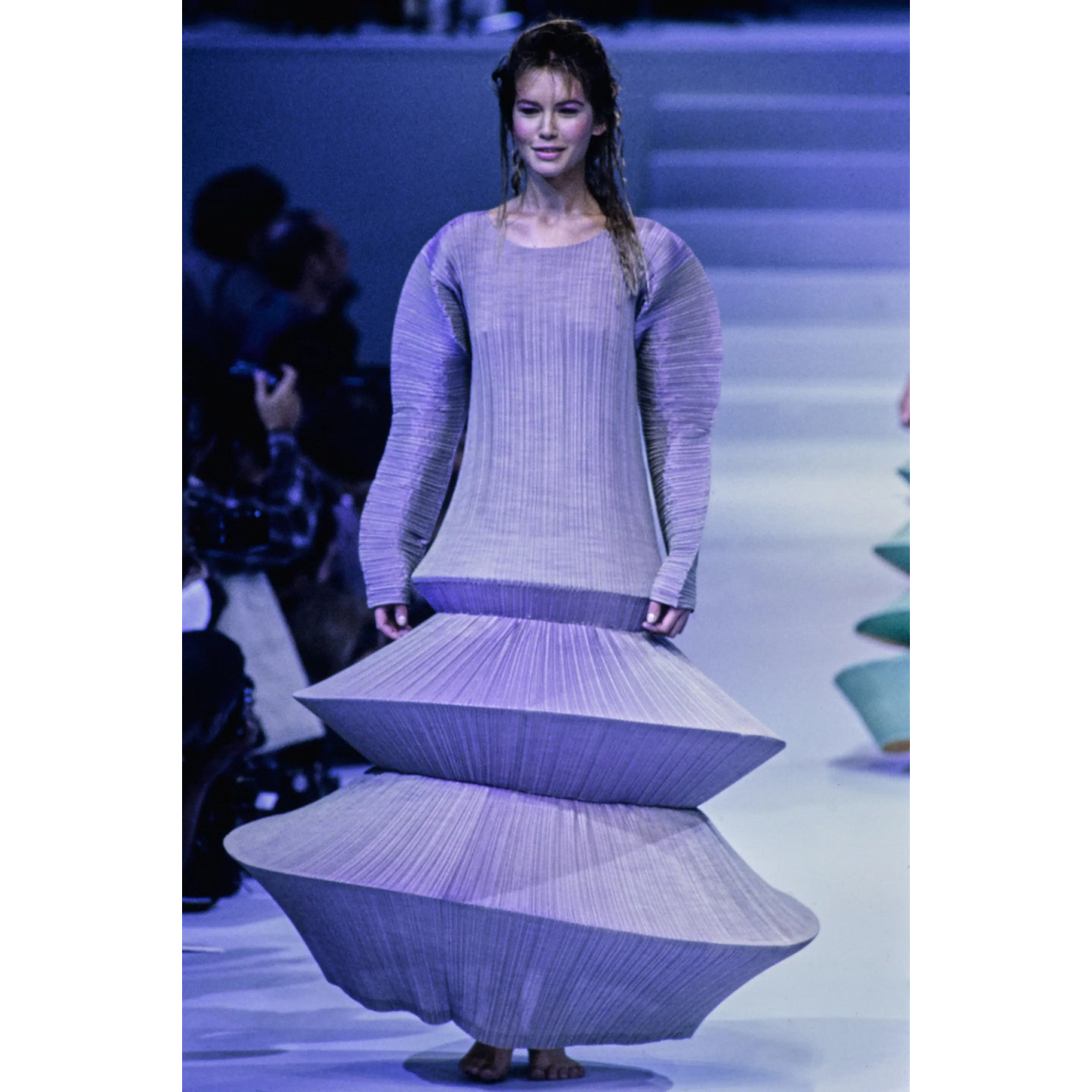 PLEATS PLEASE ISSEY MIYAKE(プリーツプリーズイッセイミヤケ)のPLEATS PLEASE ISSEY MIYAKEイッセイミヤケ ノースリーブ レディースのトップス(Tシャツ(半袖/袖なし))の商品写真