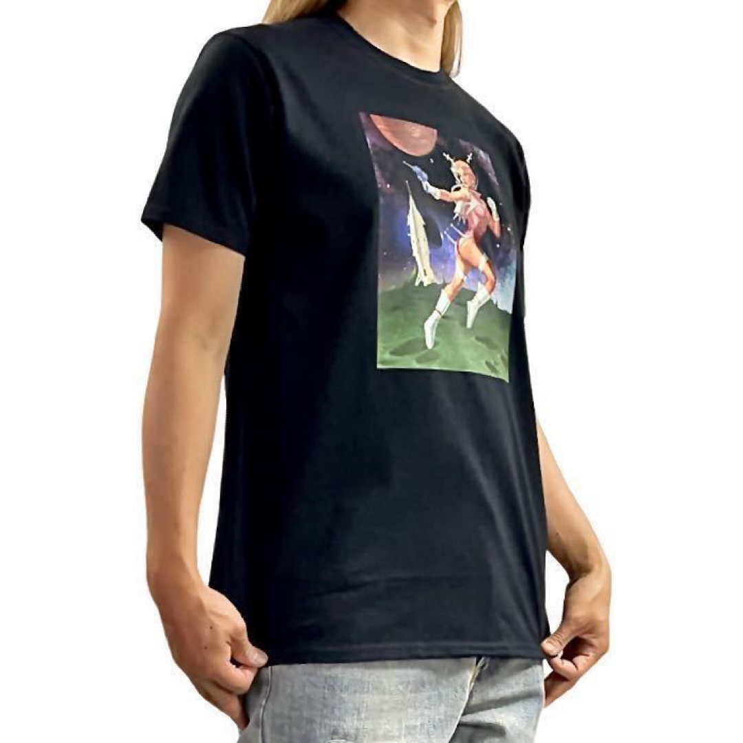 新品 レトロフューチャー コズミック ピンナップガール レーザー銃 Tシャツ メンズのトップス(Tシャツ/カットソー(半袖/袖なし))の商品写真