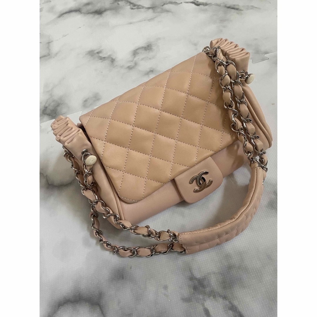 CHANEL(シャネル)のシャネル　ピンクベージュ系　ショルダーバック　マトラッセ レディースのバッグ(ショルダーバッグ)の商品写真