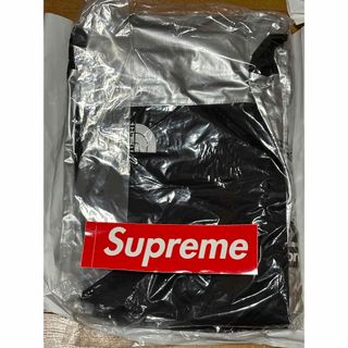 シュプリーム(Supreme)のSupreme The North Face シルバー M(その他)