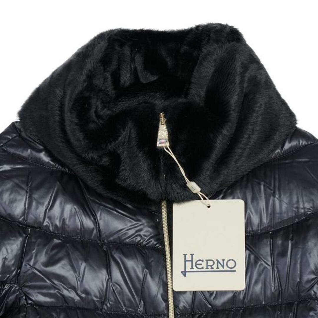 HERNO(ヘルノ)のHERNO(ヘルノ) PI1123D NYLON ULTRALIGHT CAPE WITH ECOFUR Black レディースのジャケット/アウター(ダウンジャケット)の商品写真