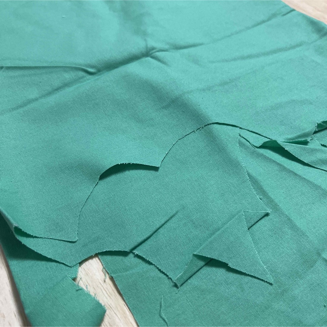 カットクロス　ハギレ　緑色　47×104cm ハンドメイドの素材/材料(生地/糸)の商品写真