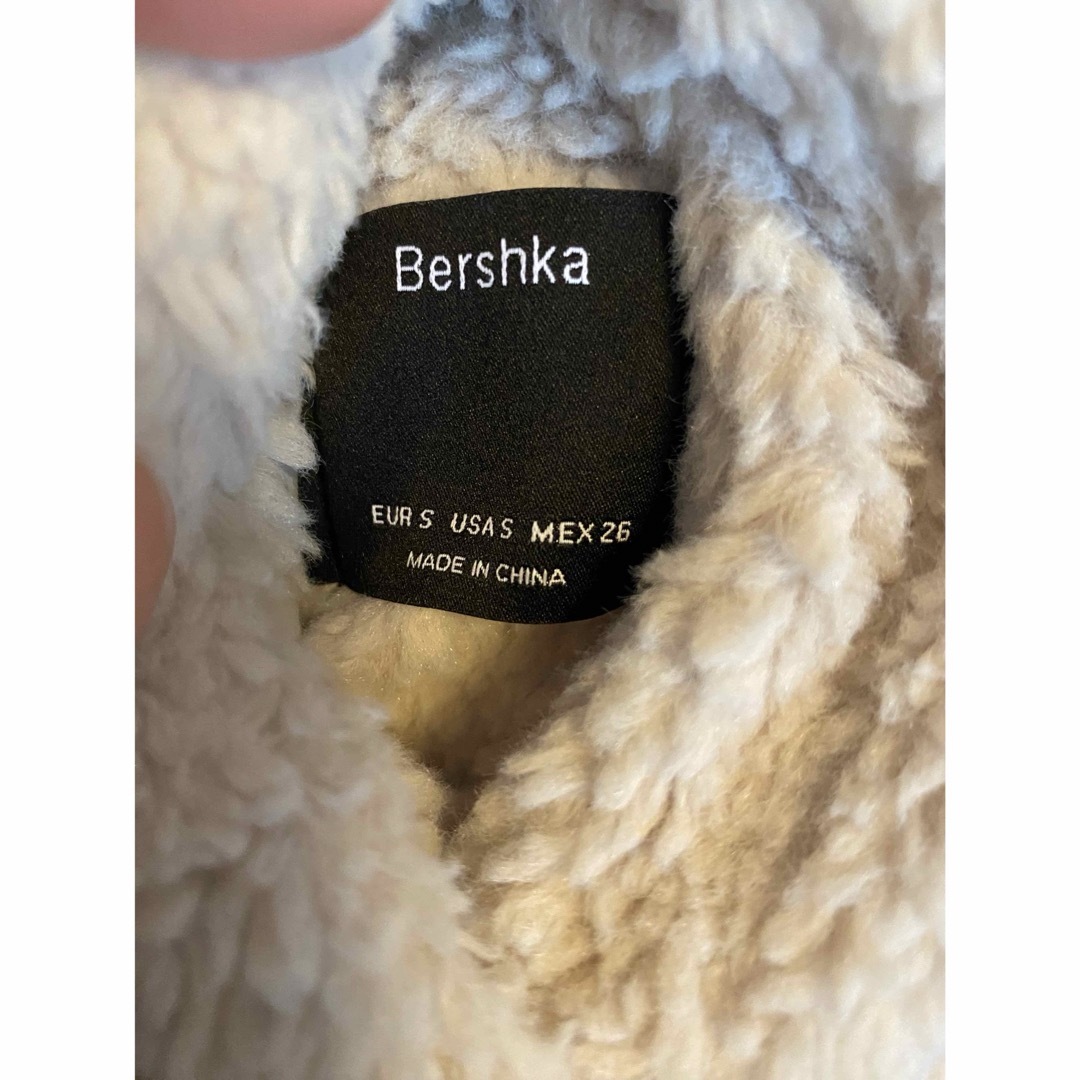 Bershka(ベルシュカ)の【美品】Bershka ベルシュカ リバーシブルジャケット ボアジャケット レディースのジャケット/アウター(ブルゾン)の商品写真