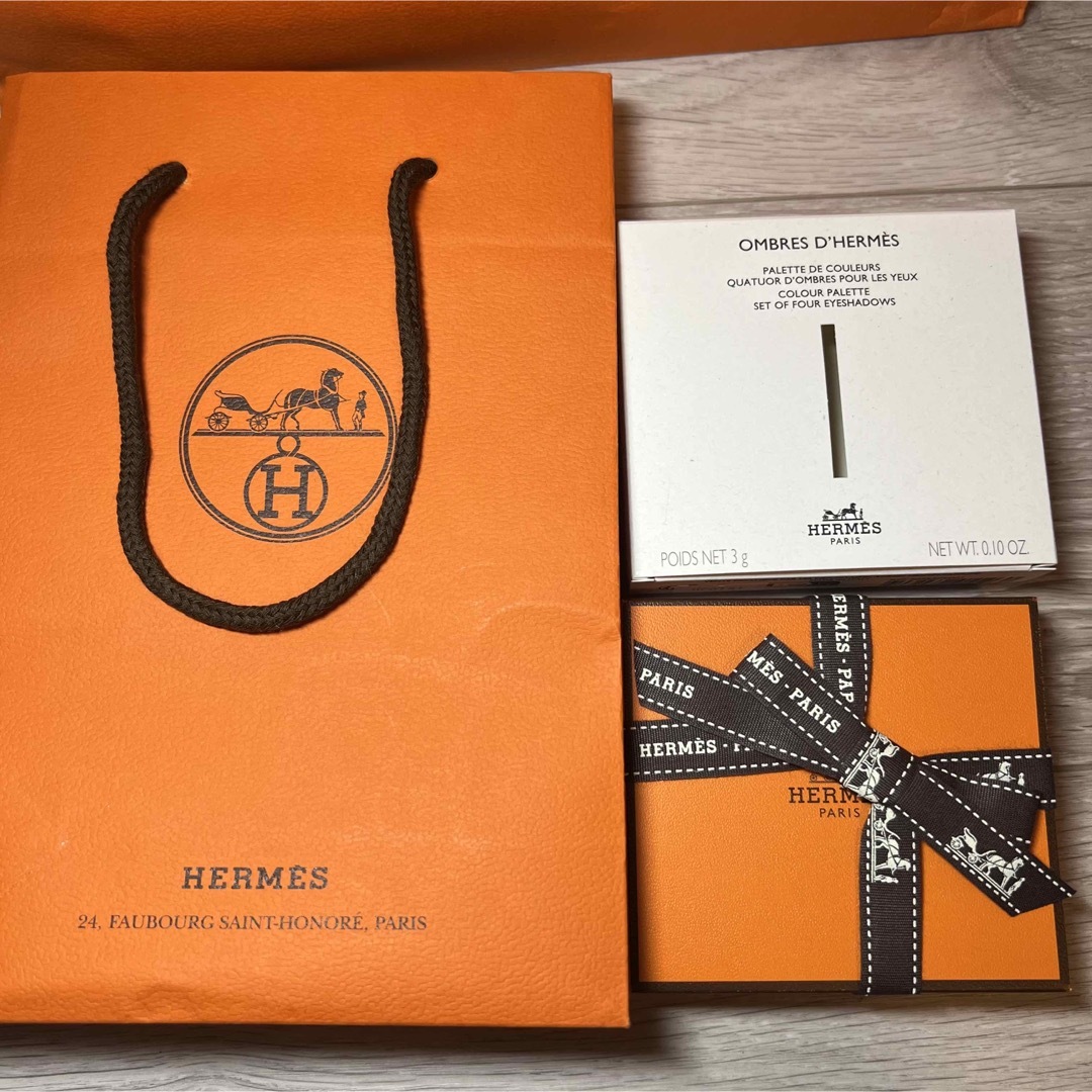 Hermes(エルメス)の【新品未使用】エルメス　新作　アイシャドウ 01番　ピンク系　 コスメ/美容のベースメイク/化粧品(アイシャドウ)の商品写真