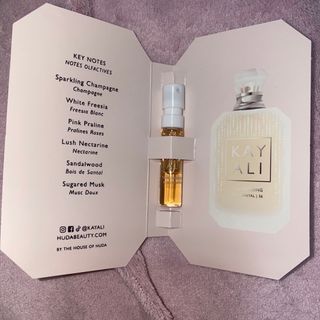 ヴィクトリアズシークレット(Victoria's Secret)のKayali the wedding silk santal Sephora(洋書)