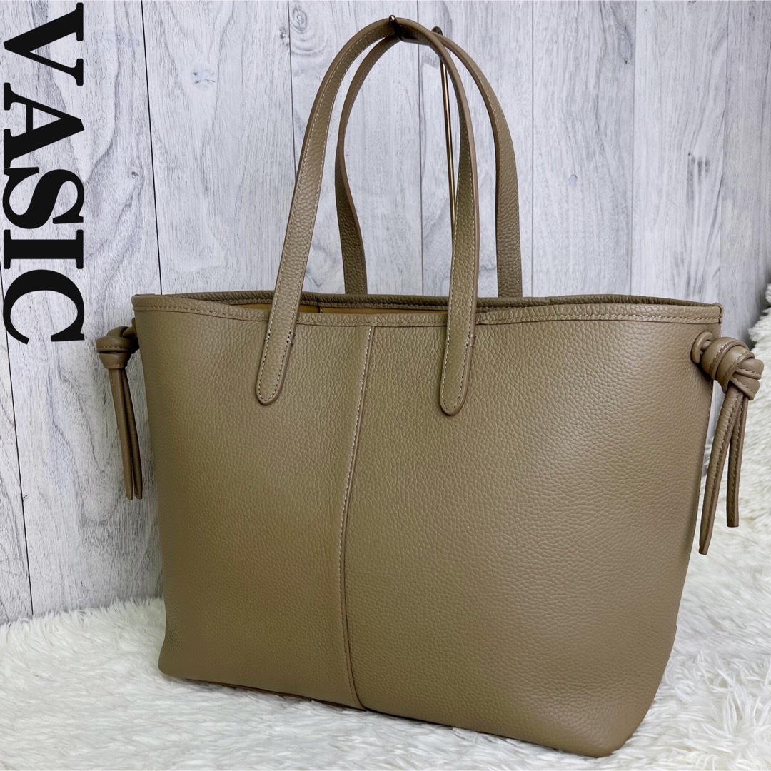 VASIC - 美品♡トープ♡A4可♡VASIC ヴァジック レザー ショルダー