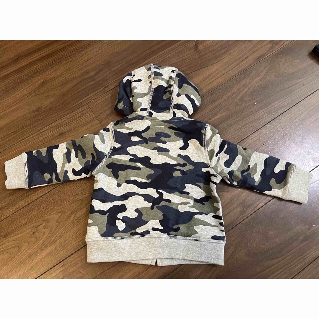 babyGAP(ベビーギャップ)のbabyGAP  90cm 迷彩 耳付きフードパーカー キッズ/ベビー/マタニティのキッズ服男の子用(90cm~)(ジャケット/上着)の商品写真