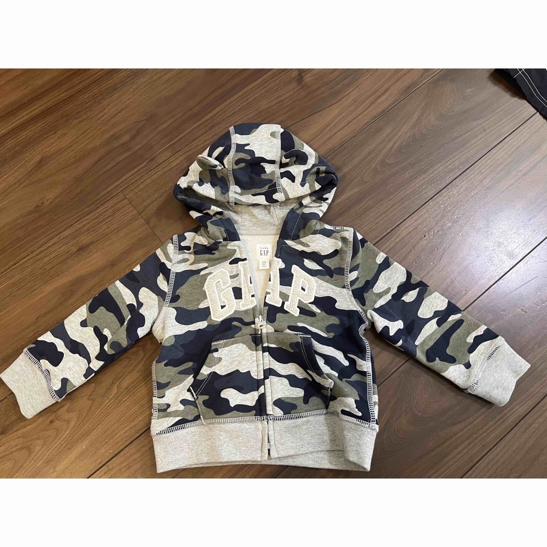 babyGAP(ベビーギャップ)のbabyGAP  90cm 迷彩 耳付きフードパーカー キッズ/ベビー/マタニティのキッズ服男の子用(90cm~)(ジャケット/上着)の商品写真