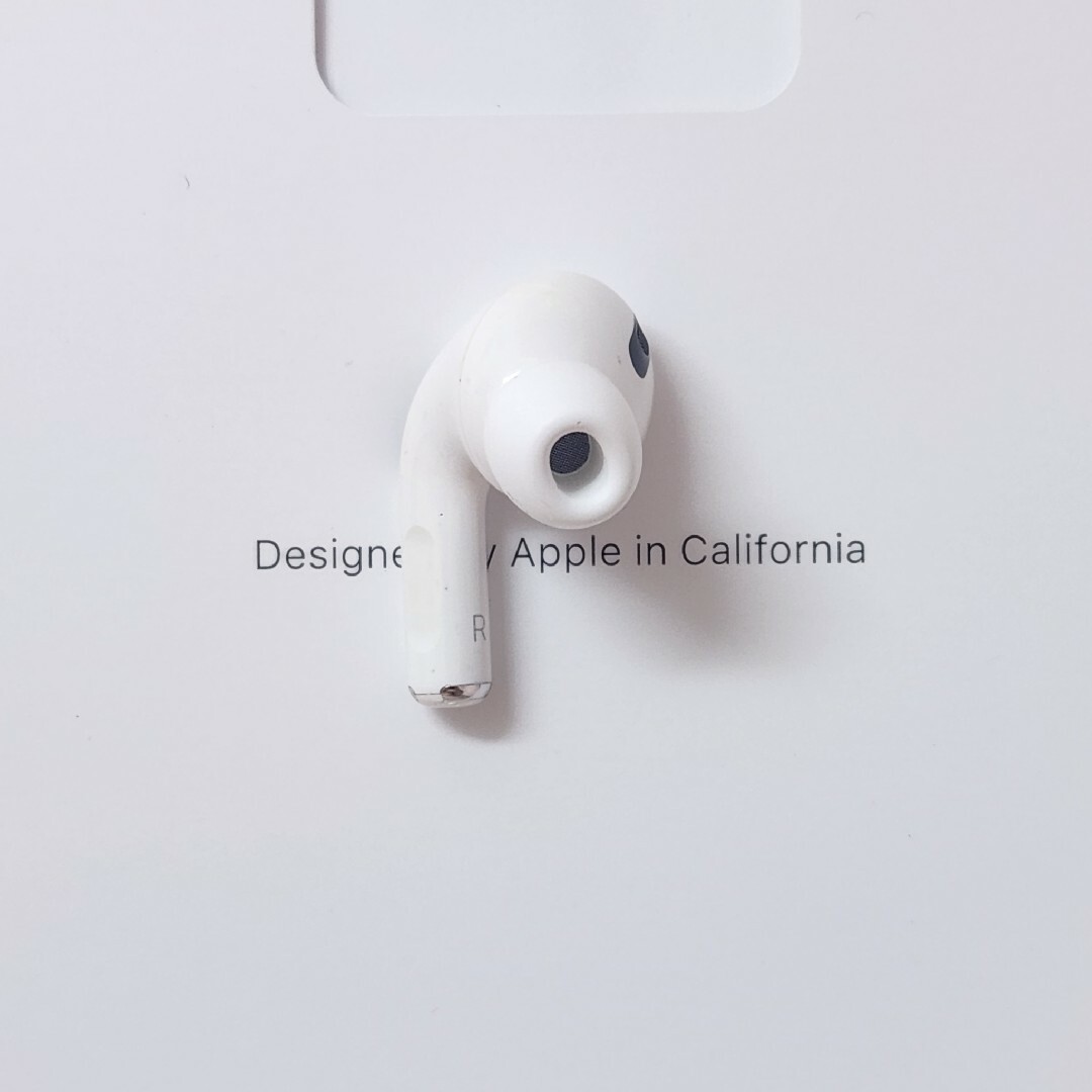 【訳あり】Apple正規品　AirPods Pro第1世代　右耳　R スマホ/家電/カメラのオーディオ機器(ヘッドフォン/イヤフォン)の商品写真