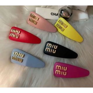 ミュウミュウ(miumiu)の新品未使用！miumiuヘアクリップ♡バレッタ♡ミュウミュウヘアピン♡黒♡レザー(バレッタ/ヘアクリップ)